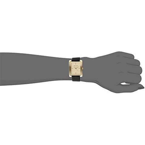 Women's Leather Strap Watch - Picture 6 of 8
